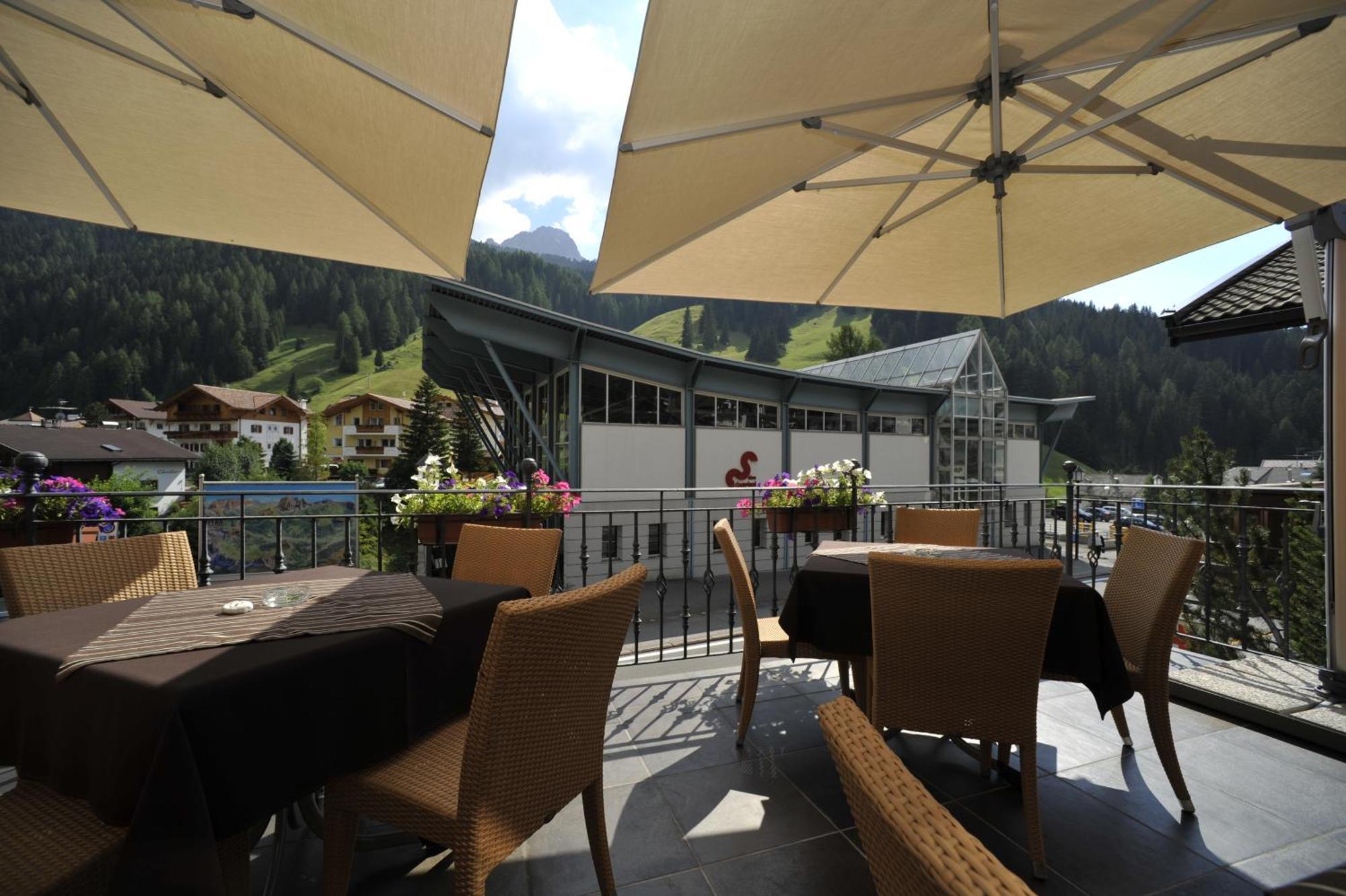 Hotel Europa Dolomites Sëlva Buitenkant foto