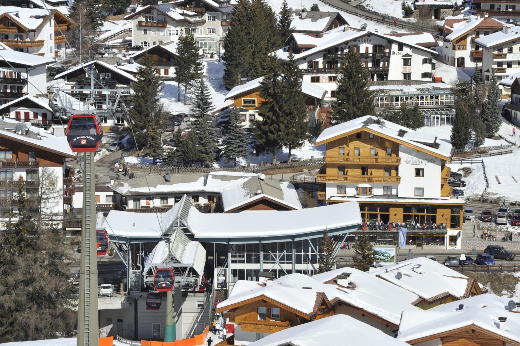 Hotel Europa Dolomites Sëlva Buitenkant foto