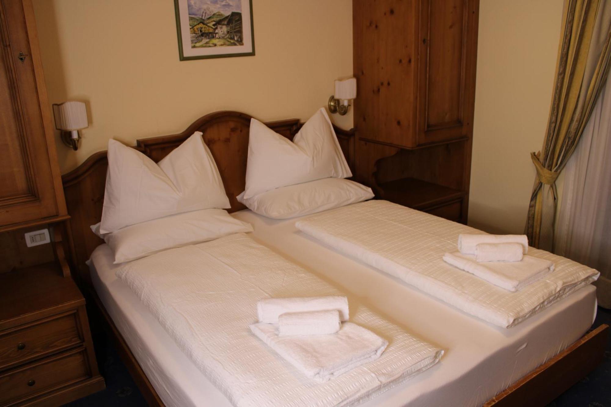 Hotel Europa Dolomites Sëlva Buitenkant foto