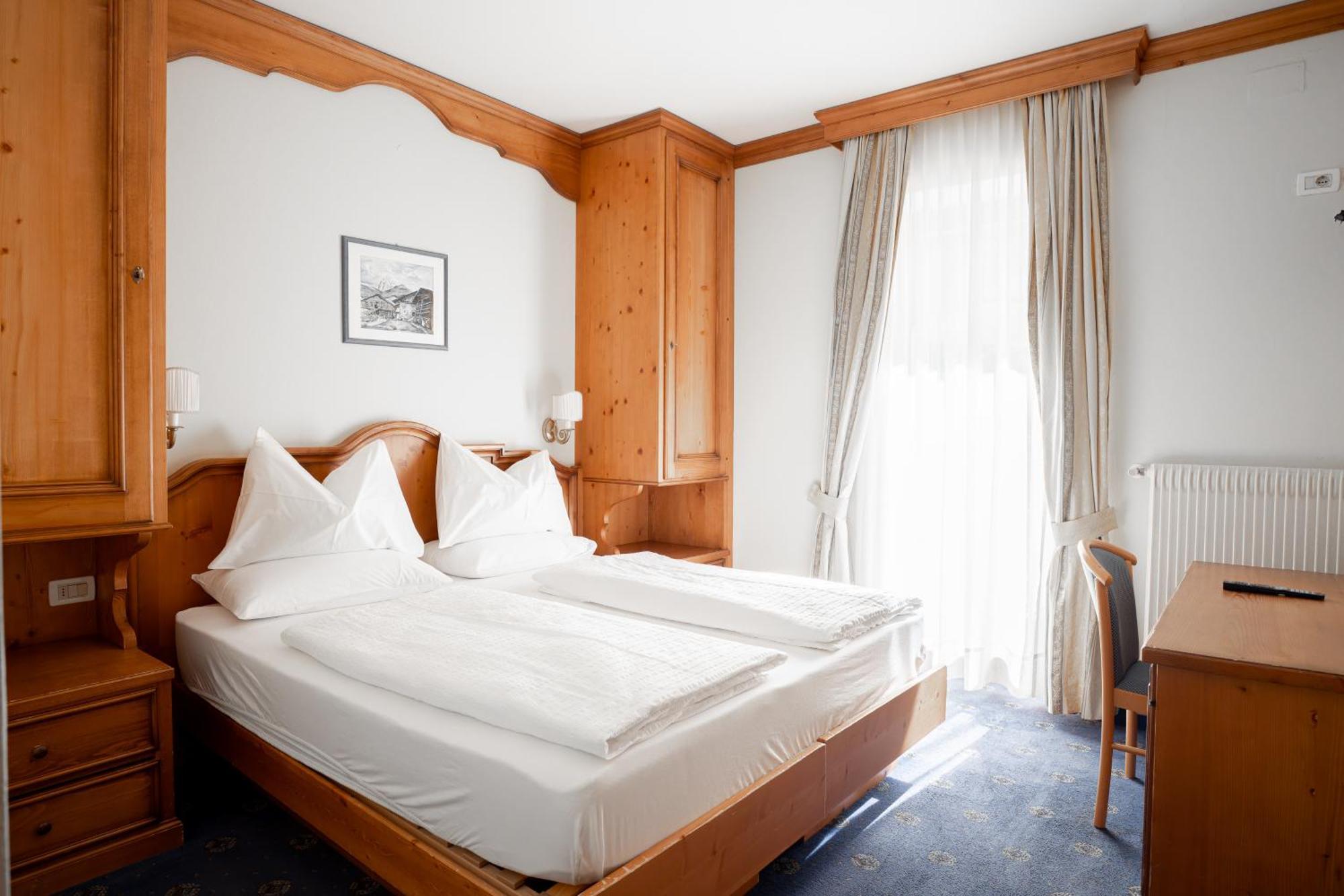 Hotel Europa Dolomites Sëlva Buitenkant foto